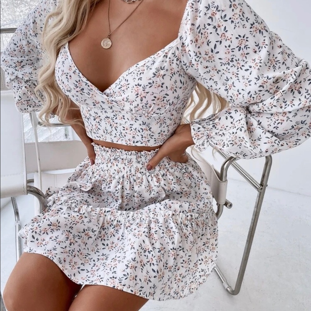 Floral Sweetheart Neck Flounce Sleeve Top & Ruffle Hem Skirt- NEW, never worn